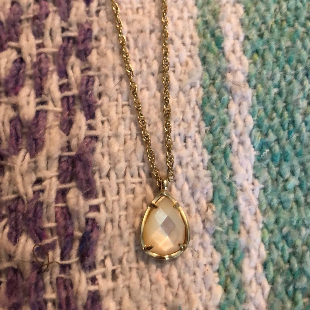 Pearl white Kendra Scott pendant necklace